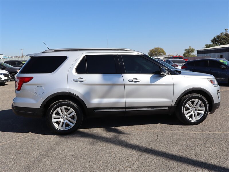 Used 2018 Ford Explorer XLT w/ Equipment Group 201A AWD/4WD image 8