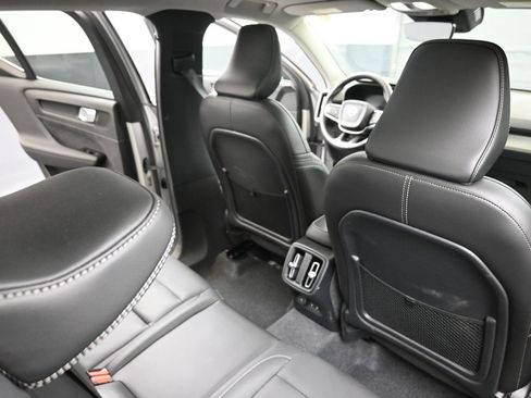 Certified 2025 Volvo XC40 B5 Core image 15