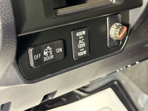 Used 2016 Toyota Tacoma SR5 AWD/4WD image 10