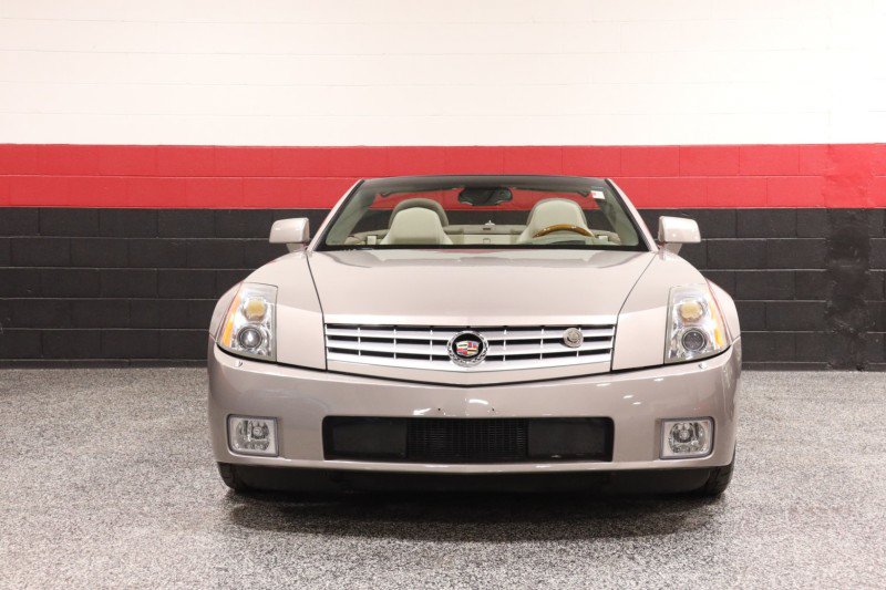 Used 2005 Cadillac XLR RWD image 11