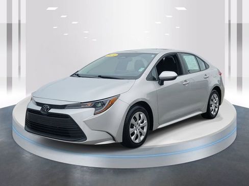 Used 2024 Toyota Corolla LE image 3