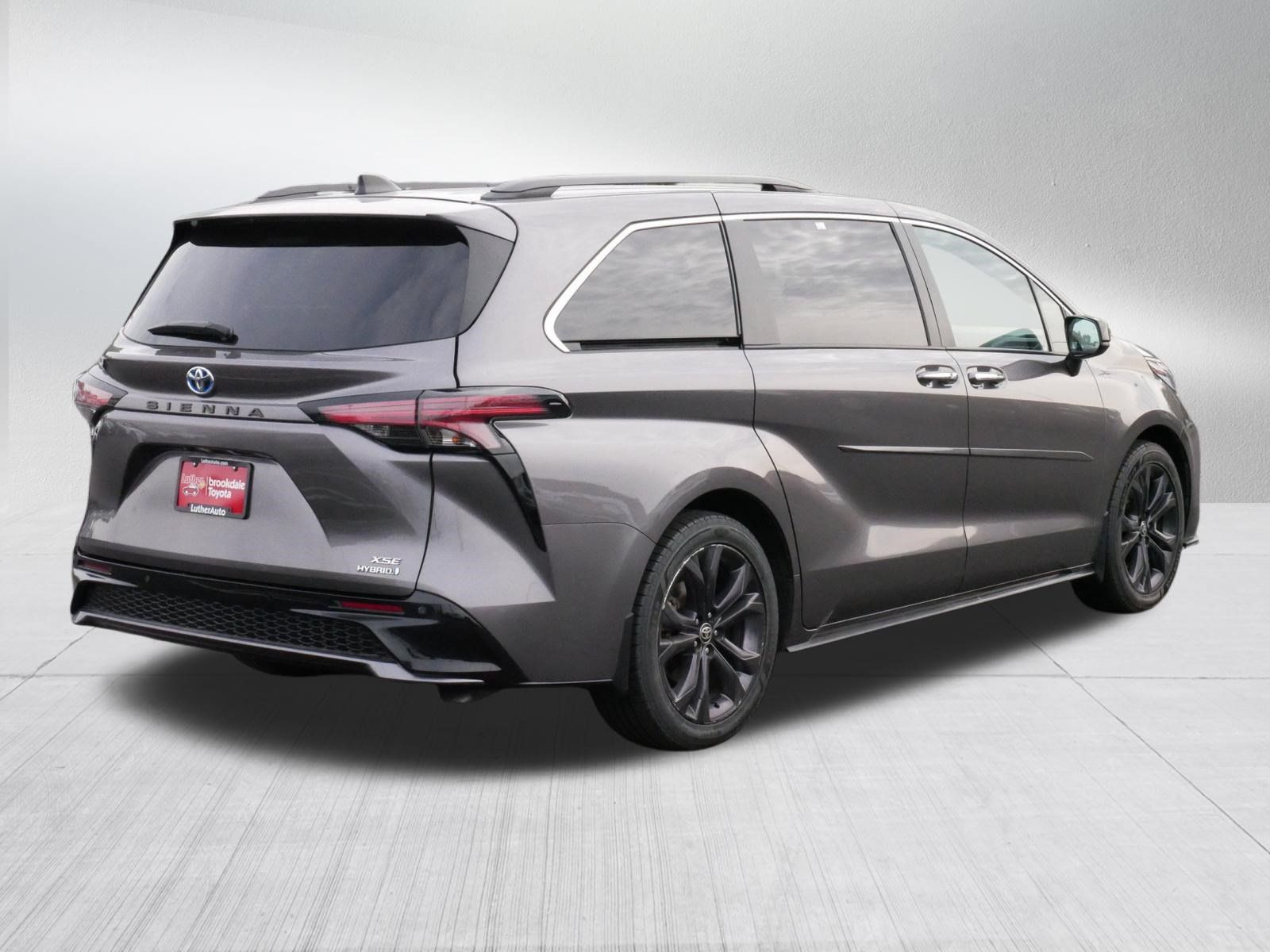Certified 2022 Toyota Sienna XSE FWD image 7