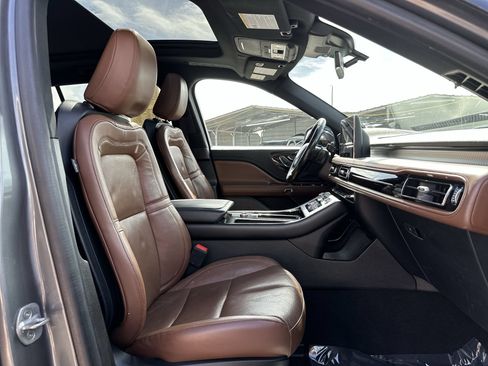 Used 2022 Lincoln Aviator Grand Touring w/ Elements Package Plus AWD/4WD image 25
