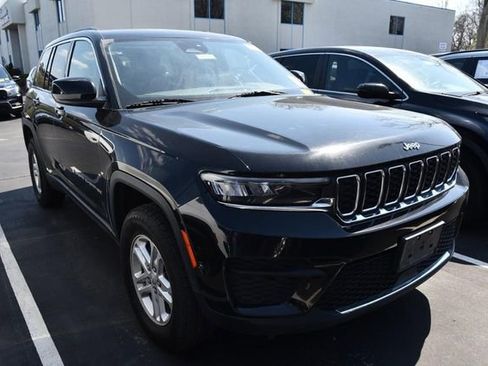 Used 2024 Jeep Grand Cherokee Laredo image 4