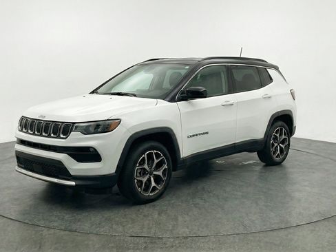 Used 2025 Jeep Compass Limited AWD/4WD image 3