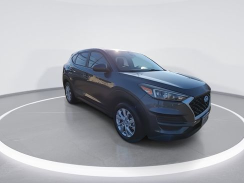 Used 2019 Hyundai Tucson SE image 2