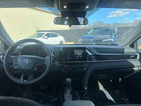 Used 2025 Toyota Camry LE image 33