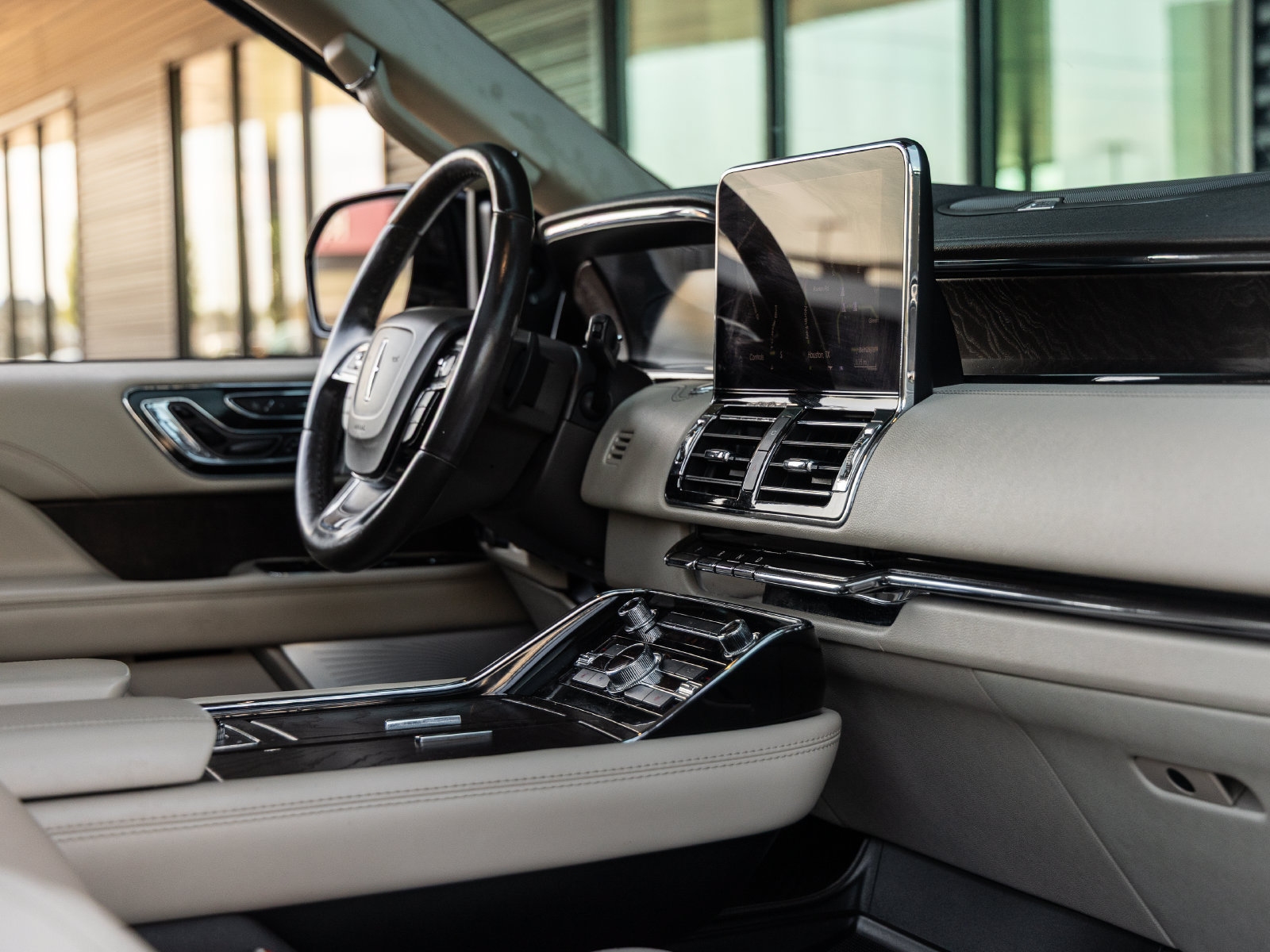 Used 2021 Lincoln Navigator Reserve w/ Luxury Package RWD image 43