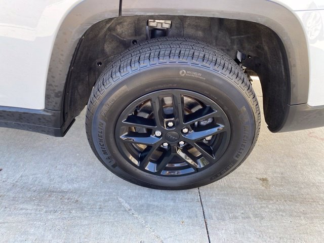 Used 2023 Jeep Grand Cherokee L Laredo AWD/4WD image 14