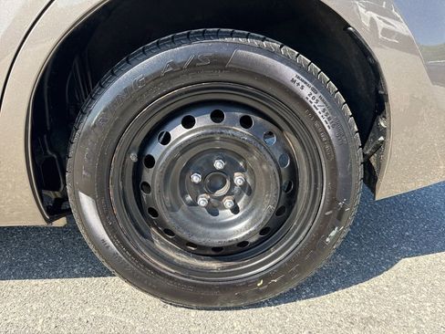 Used 2019 Toyota Corolla LE image 24