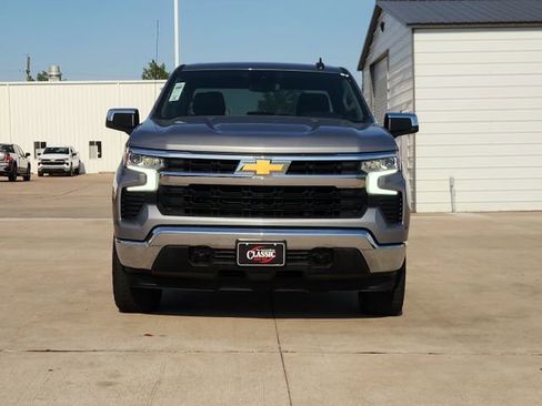 Used 2023 Chevrolet Silverado 1500 LT AWD/4WD image 2