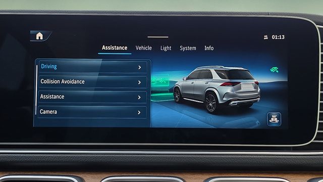 Used 2025 Mercedes-Benz GLE 450e 4MATIC image 29
