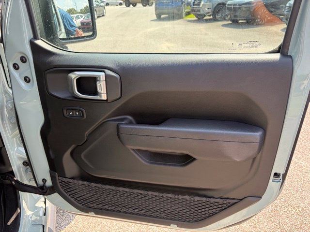 Used 2024 Jeep Wrangler Unlimited Rubicon w/ Technology Group AWD/4WD image 31