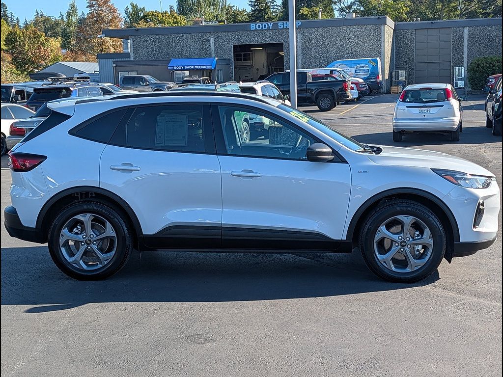 Used 2025 Ford Escape ST-Line w/ Equipment Group 301A FWD image 4