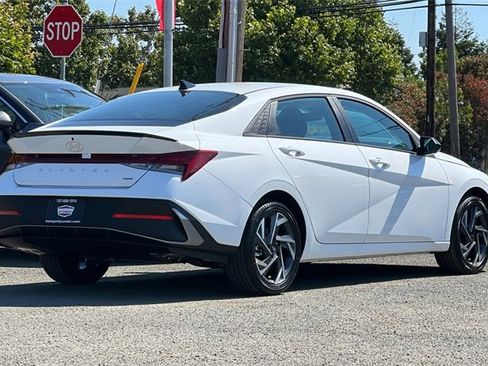 New 2025 Hyundai Elantra SEL image 6