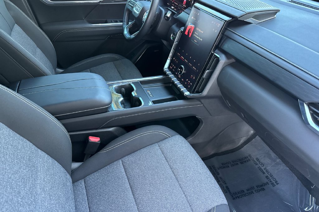Used 2025 GMC Acadia Elevation FWD image 20