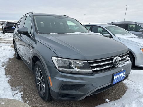 Used 2020 Volkswagen Tiguan SE w/ Panoramic Sunroof Package image 2