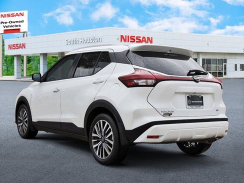 Used 2023 Nissan Kicks SV w/ Interior Electronics Package FWD image 3