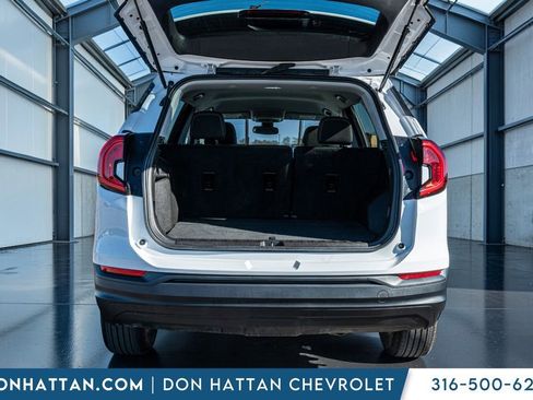 Used 2024 GMC Terrain SLE image 31