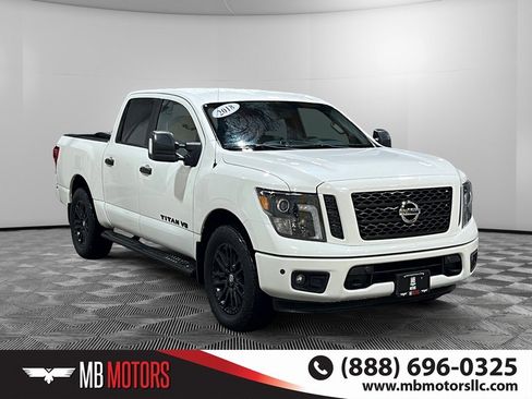 Used 2018 Nissan Titan SV image 1
