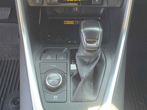 Used 2023 Toyota RAV4 XSE AWD/4WD image 31