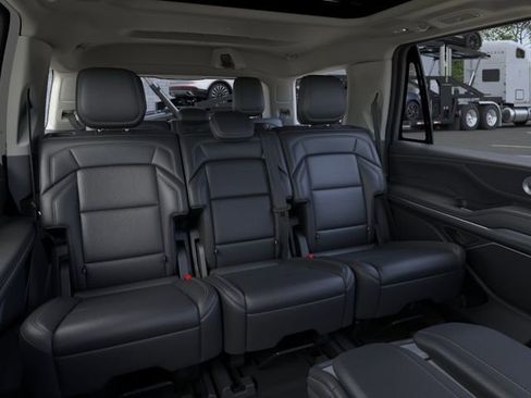 New 2026 Lincoln Navigator Reserve AWD/4WD image 11