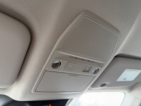 Certified 2025 Nissan Kicks SR image 28