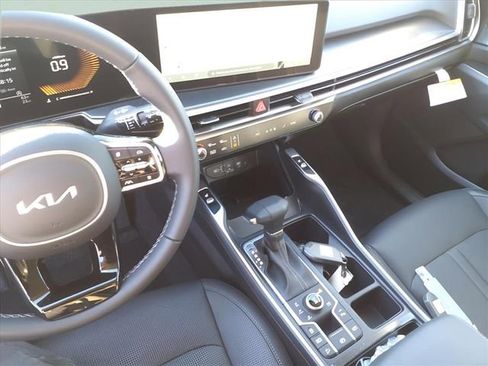 New 2025 Kia Sorento S image 5
