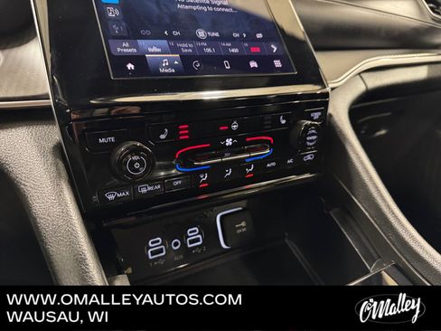 Used 2023 Jeep Grand Cherokee Altitude image 21