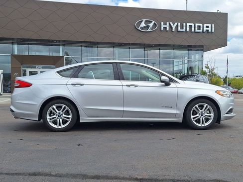 Used 2018 Ford Fusion S image 2