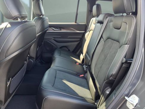 New 2026 Jeep Grand Cherokee Altitude AWD/4WD image 19