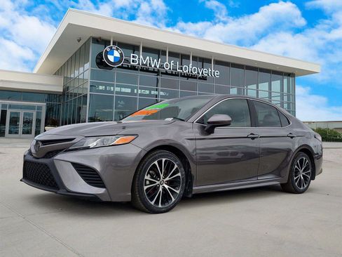 Used 2019 Toyota Camry SE image 1