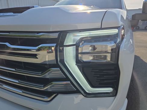 Used 2024 Chevrolet Silverado 2500 High Country w/ Z71 Off-Road Package AWD/4WD image 31