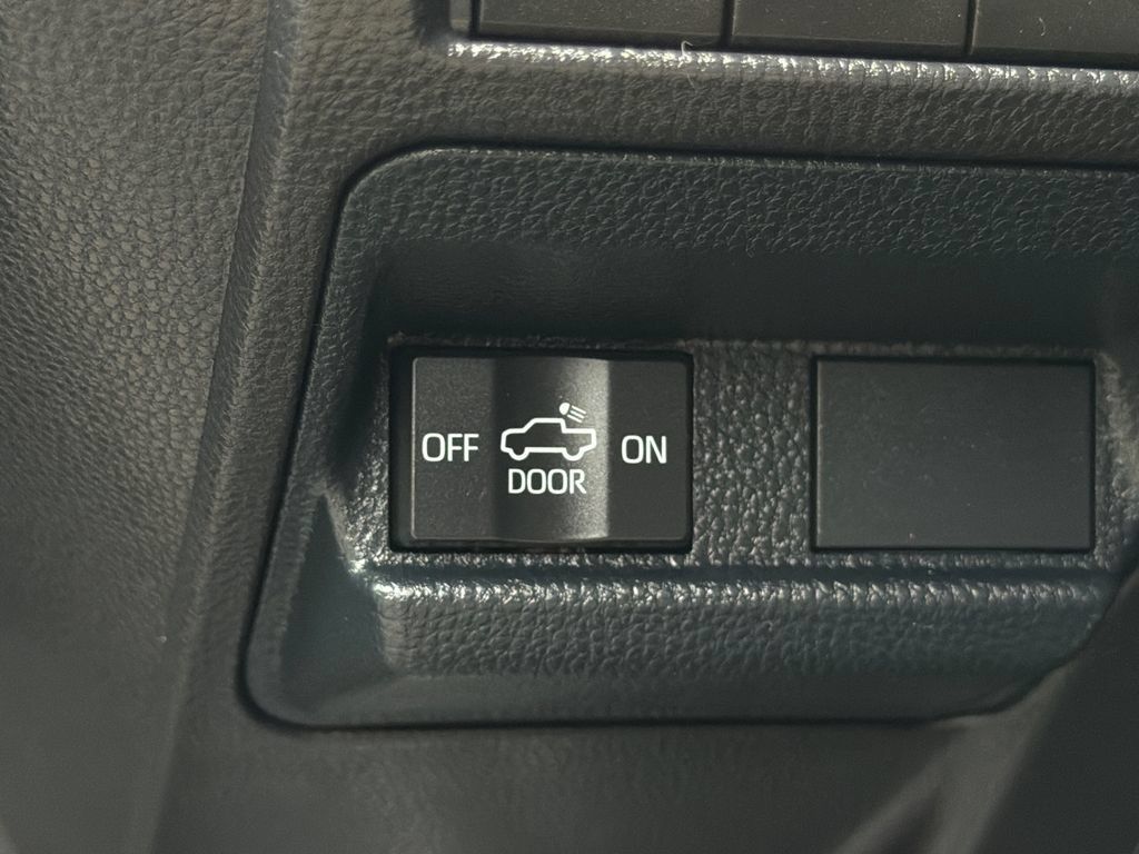 Used 2025 Toyota Tacoma SR5 AWD/4WD image 29