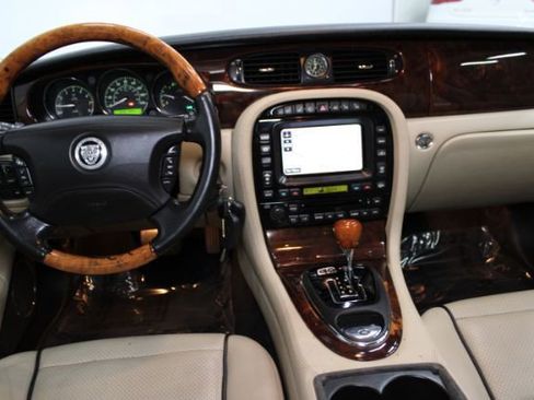 Used 2008 Jaguar XJ8 image 2