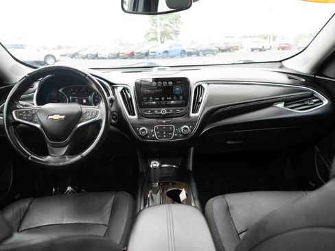 Used 2018 Chevrolet Malibu Premier w/ Premier Sun and Wheel Package FWD image 20