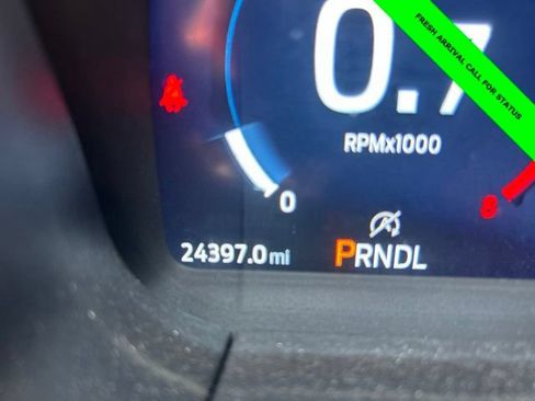 Used 2025 Ford Explorer Active AWD/4WD image 37