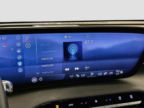 Used 2025 Buick Enclave Preferred AWD/4WD image 21