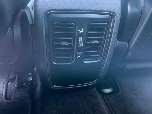 Used 2019 Jeep Grand Cherokee Laredo image 21