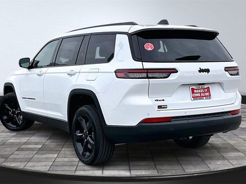 New 2025 Jeep Grand Cherokee L Altitude image 4