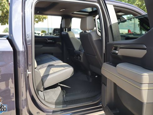 Used 2022 Chevrolet Silverado 1500 ZR2 w/ Technology Package AWD/4WD image 29