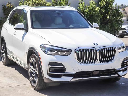 Used 2022 BMW X5 xDrive40i AWD/4WD image 3