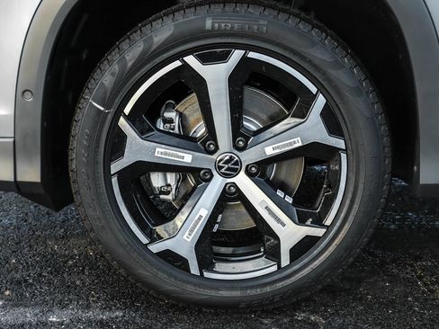 Used 2026 Volkswagen Tiguan SE AWD/4WD image 16