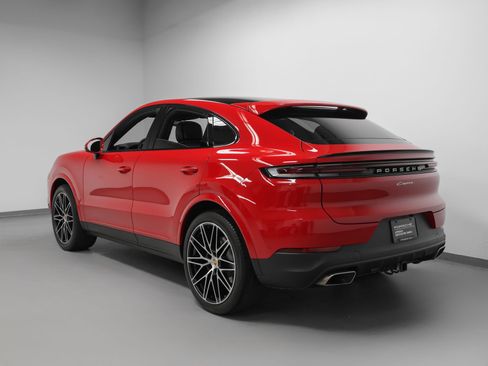 Certified 2024 Porsche Cayenne Coupe AWD/4WD image 3