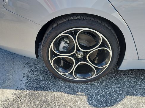 New 2024 Alfa Romeo Giulia Ti image 5