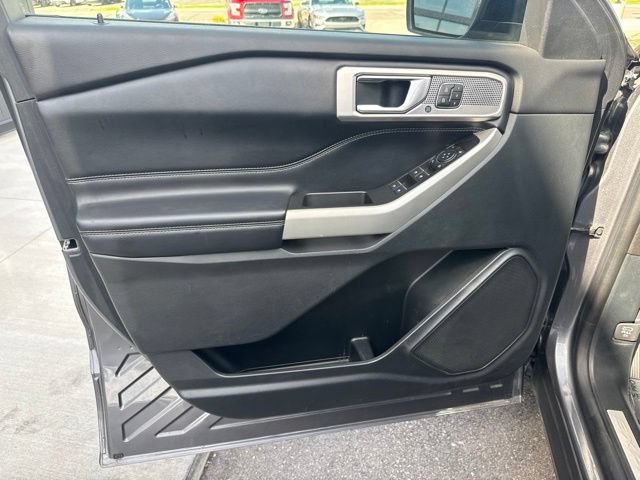 Used 2021 Ford Explorer Limited w/ Equipment Group 301A AWD/4WD image 8
