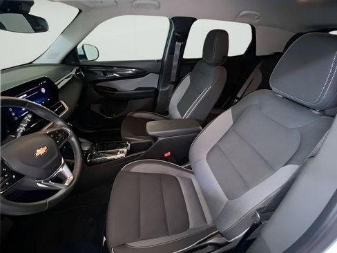Used 2024 Chevrolet TrailBlazer LT w/ LT Cold Weather Package FWD image 17