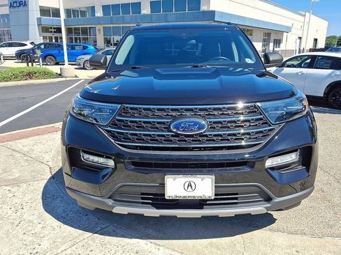 Used 2023 Ford Explorer XLT w/ Equipment Group 202A AWD/4WD image 2
