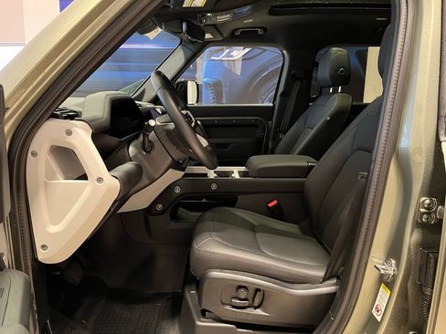 Used 2025 Land Rover Defender 110 S image 13