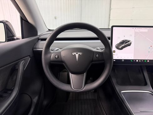 Used 2022 Tesla Model Y Long Range AWD/4WD image 18